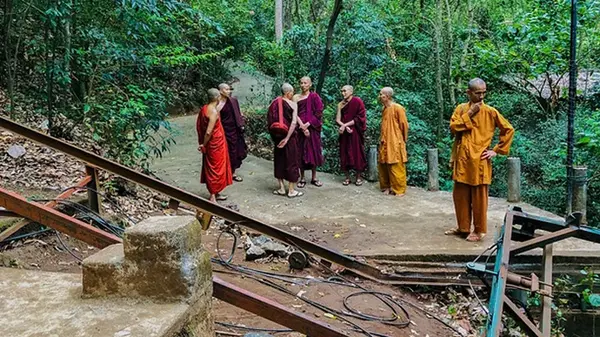 На Шри-Ланке погибли семь монахов
