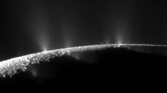 На спутнике Сатурна, возможно, есть внеземная жизнь: получены новые доказательства (фото)