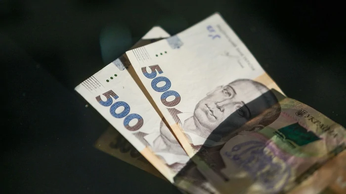 НБУ повышает курс доллара второй день подряд