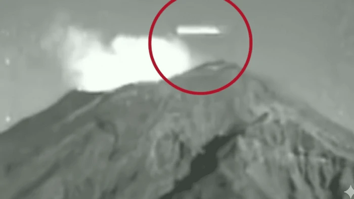 «Портал инопланетян»: над вулканом в Мексике зафиксировали рой НЛО