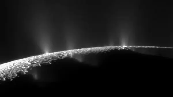 На спутнике Сатурна, возможно, есть внеземная жизнь: получены новые доказательства (фото)