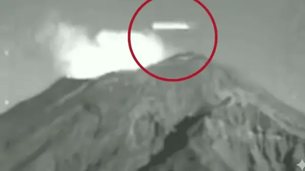 «Портал инопланетян»: над вулканом в Мексике зафиксировали рой НЛО