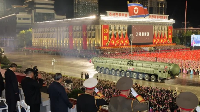 Ким Чен Ын продемонстрировал новую межконтинентальную ракету