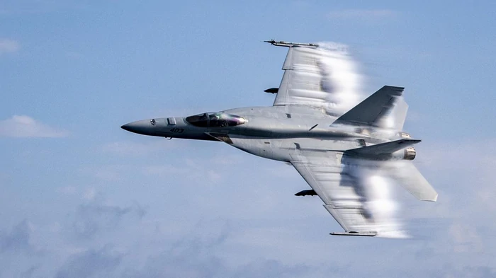 США разбирают на запчасти истребители F/A-18 и атомные подводные лодки: какая причина