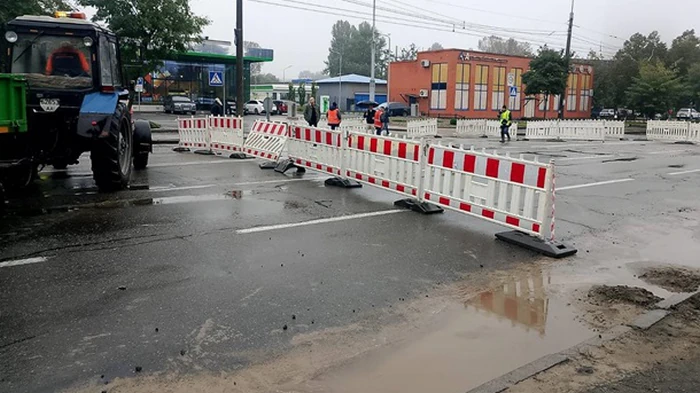 В Киеве прорвало водопровод: изменены маршруты троллейбусов