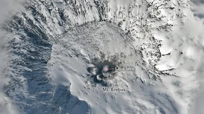 Вулкан в Антарктиде ежедневно «выбрасывает в воздух» тысячи долларов