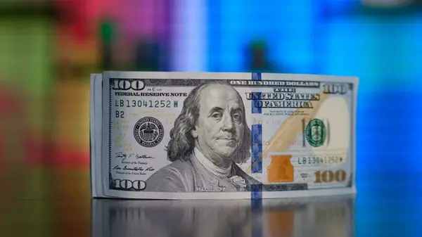 Сколько будут стоить 100 долларов в Украине: прогноз банкира до 19 октября