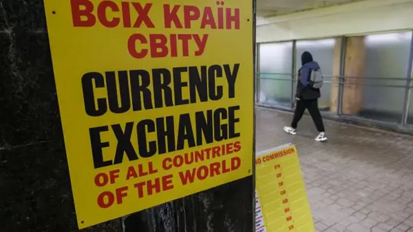 Доллар идет вверх, евро дешевеет: какие курсы в обменниках