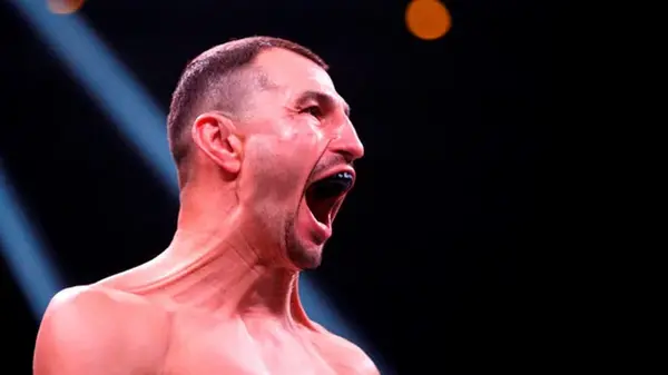 Постол в бою с испанцем взял пояс IBO International