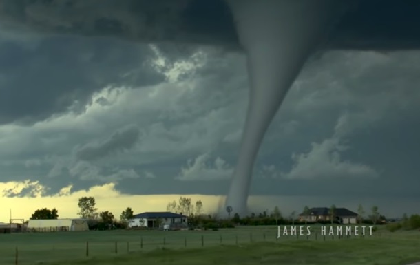 Мощный торнадо в США показали на сверхчетком видео