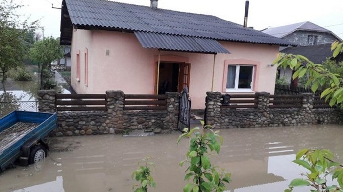 Непогода на Прикарпатье: подтоплены сотни домов