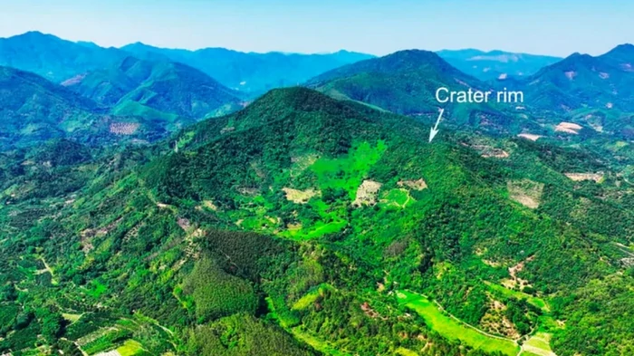 40 атомных бомб: мощный удар из космоса создал в Китае огромный кратер