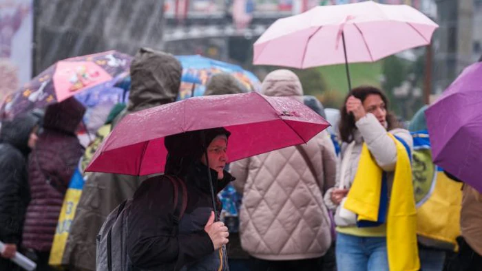 Дождь, мокрый снег и порывы ветра: какие области Украины накроет завтра непогода