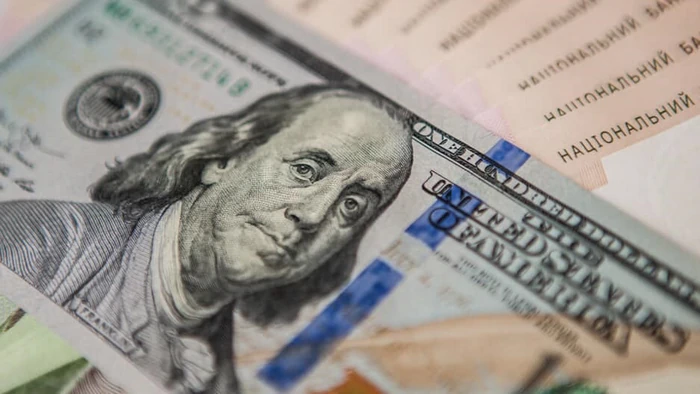 НБУ снова понизил курс доллара