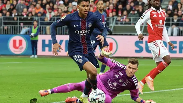 Полузащитник ПСЖ остается в клубе, отклонив предложения от АПЛ