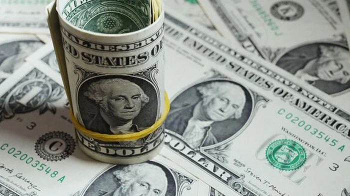 Сколько будут стоить 100 долларов в Украине: прогноз банкира до 9 ноября