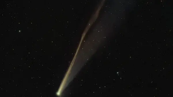 Со второй кометой ATLAS в Солнечной системе происходят странности: она стала ярко-золотой