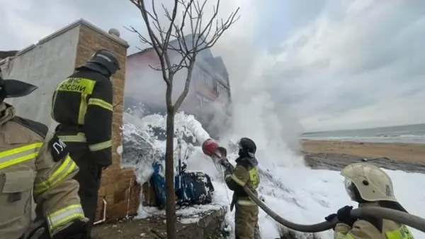 В Дагестане вертолет упал на жилой дом: есть погибшие и раненые