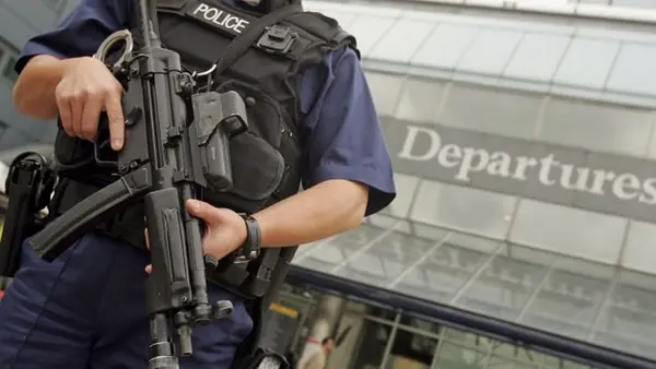 В Британии неизвестные устроили поножовщину в поезде — девять человек тяжело ранены