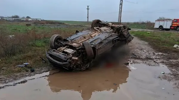 В Румынии поезд раздавил на переезде автомобиль с людьми