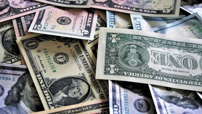 Доллар падает, евро дорожает: какие курсы в обменниках