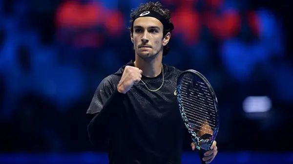 Теннисный марафон: итальянец одержал победу в напряженном матче