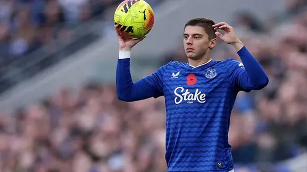 Эвертон сомневается по поводу нового контракта для Миколенко — СМИ