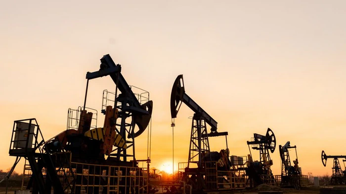 Мировые цены на нефть начали рост после месячного минимума, — Reuters