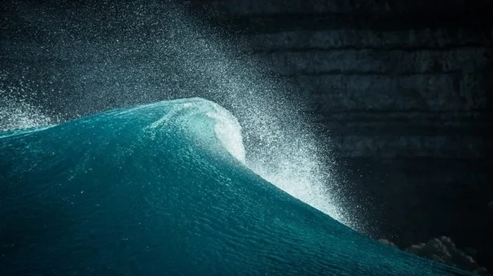 Невероятная детализация: гигантское цунами впервые в истории запечатлели из космоса