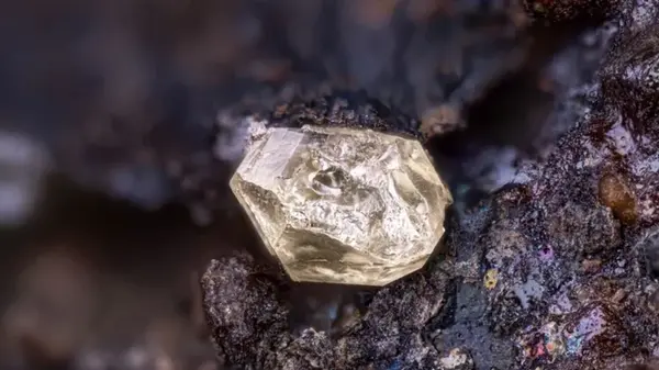 Ученые изучили лунный камень и обнаружили большой сюрприз: вещество старше Луны