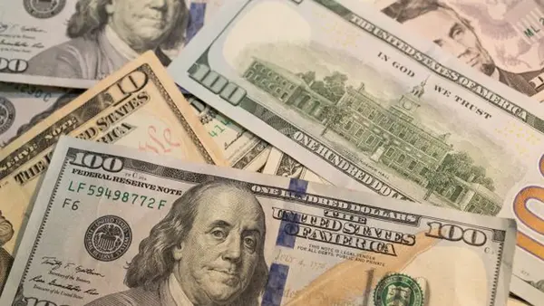 Доллар дешевеет, евро идет вверх: какой курс в обменниках