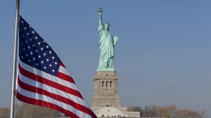 При въезде в США теперь будут проверять ваши соцсети: подробности