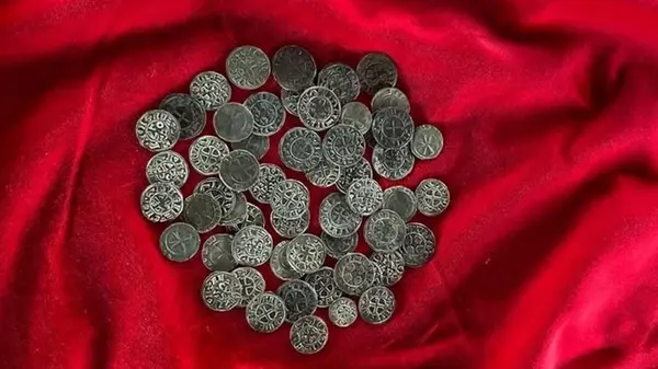 Находка международного значения: археологи нашли уникальный клад монет там, где их не должно было быть