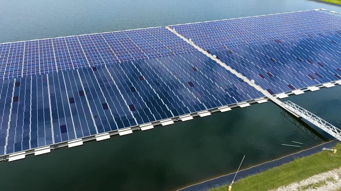 В мире тренд на плавучие солнечные панели, но ученые указали на опасность