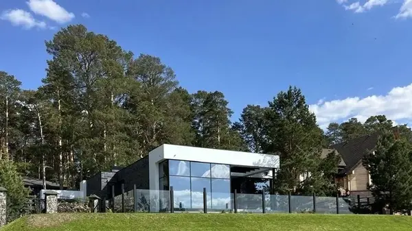 Аренда коттеджа на сутки в Новосибирске для комфортного отдыха с друзьями или семьей