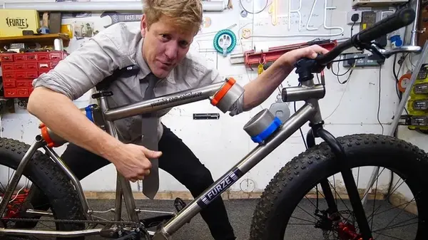 Бывший сантехник создал велосипед на магнитах: что получилось (видео)