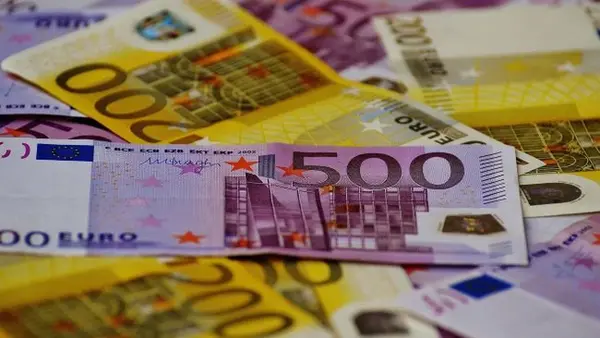 Стоимость евро в обменниках достигла 50 гривен