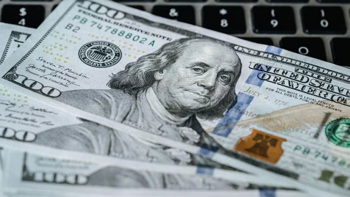 Доллар и евро немного подешевели в обменниках