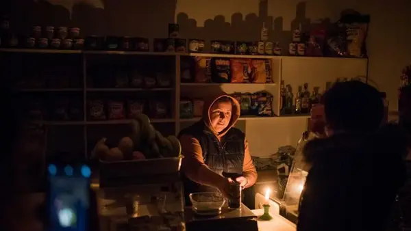 Отключать свет будут как минимум дважды: графики для Киева на 20 декабря