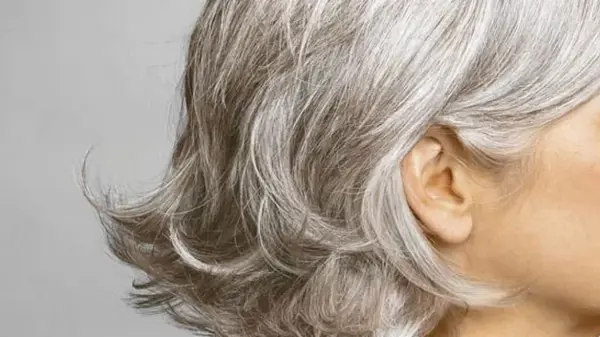Не переживайте из-за седины: ученые раскрыли неожиданную функцию старения волос