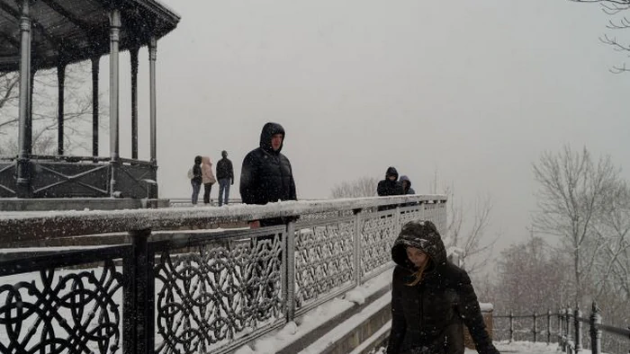 Гололедица, метели и снег: в Украине объявлено два уровня опасности