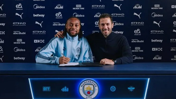 Лидер Борнмута подписал контракт с Манчестер Сити