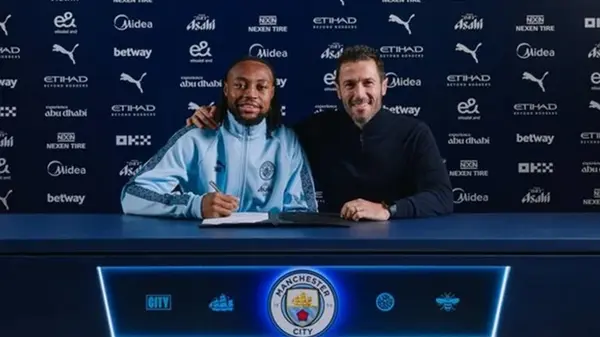 Лидер Борнмута подписал контракт с Манчестер Сити