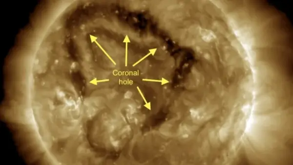 На Солнце появилась дыра: ученые предупреждают о магнитной буре на Земле