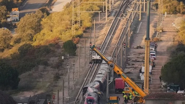 Четвертая авария за неделю: в Испании поезд столкнулся с краном