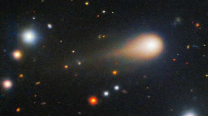 Межзвездный объект 3I/ATLAS ведет себя странно: выпускает разное излучение (фото)