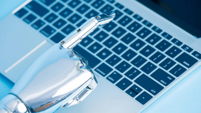 ИИ вытесняет людей: американские корпорации увольняют десятки тысяч сотрудников, — FT