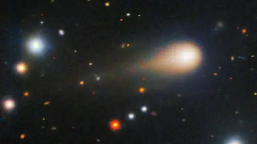 Межзвездный объект 3I/ATLAS ведет себя странно: выпускает разное излучение (фото)