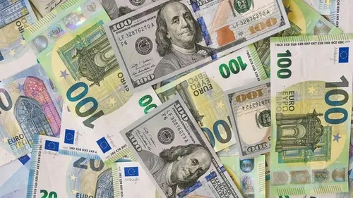 Евро отступает от рекорда: официальный курс на 3 февраля