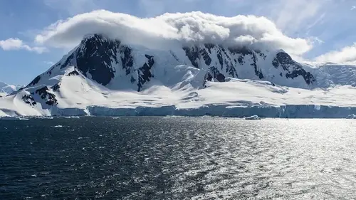 Подо льдами Антарктиды скрыты 30 000 неизвестных ранее структур: мы знаем, как они появились